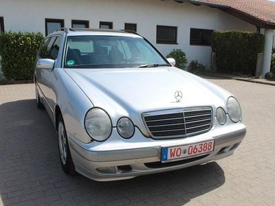 Second-hand Mercedes E220 Classic 143 CP (105 kW) 2001 Argintiu Berlinǎ