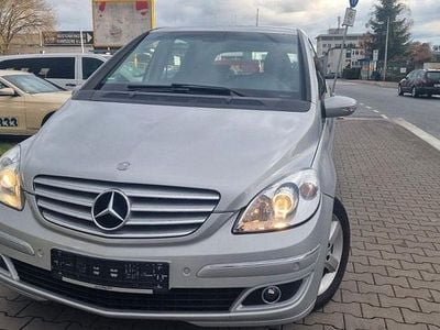 Usata Mercedes B200 140 CV (102 kW) 2006 Argento Monovolume