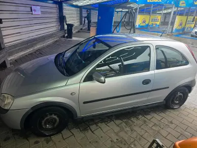Usata Opel Corsa 57 CV (41 kW) 2003 Argento Utilitaria