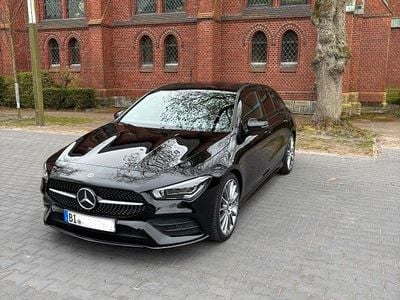 Second-hand Mercedes CLA200 Shooting Brake AMG line 163 CP (119 kW) 2020 Negru Break