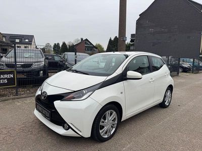 Gebraucht Toyota Aygo X-play 69 PS (50 kW) 2017 Weiß Kleinwagen