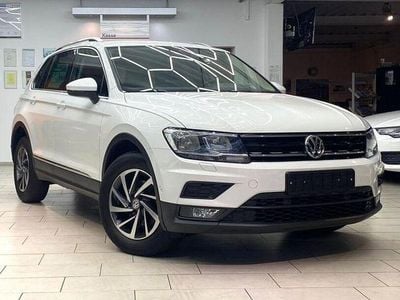 Pure white Gebraucht 2017 VW Tiguan Sound SUV | 19.450 € (Fairer Preis)