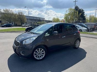 Usado Kia Venga DREAM-TEAM Edition 125 HP (91 kW) 2017 Cinzento Citadino