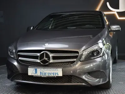 Gebraucht Mercedes A180 Urban 122 PS (89 kW) 2015 Grau Kleinwagen