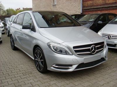 Gebraucht Mercedes B180 Night 122 PS (89 kW) 2014 Silber Van / Kleinbus