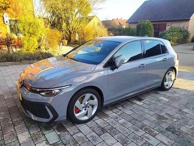 Gebraucht VW Golf VIII GTI 265 PS (194 kW) 2025 Grau Limousine