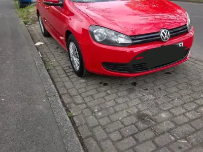 Gebraucht VW Golf VI 105 PS (77 kW) 2011 Rot Kleinwagen