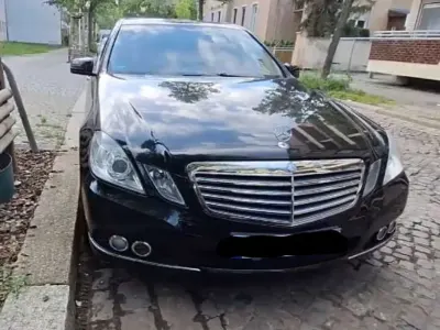 Gebraucht Mercedes E250 Avantgarde 204 PS (150 kW) 2009 Schwarz Limousine