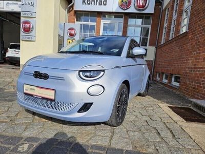 Neu Fiat 500C La Prima 86 kW (118 PS) 2025 Blau (himmelblau) Cabrio