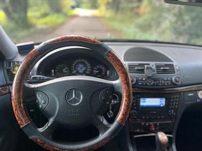 Gebraucht Mercedes E240 177 PS (130 kW) 2002 Schwarz Limousine