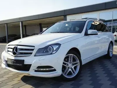 Gebraucht Mercedes C180 156 PS (114 kW) 2013 Weiß Limousine