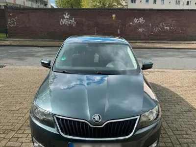 Gebraucht Skoda Rapid Ambition 90 PS (66 kW) 2017 Silber Kleinwagen