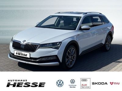 Moon white Gebraucht 2022 Skoda Superb Scout 4x4 Kombi | 28.930 € (Etwas zu teuer)