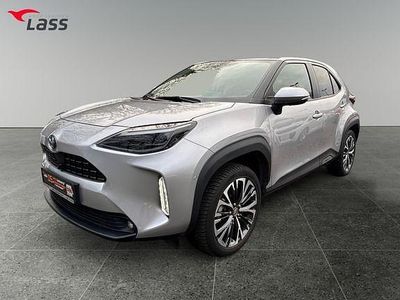Shimmering silver metallic Gebraucht 2021 Toyota Yaris Hybrid Elegant | 24.980 € (Etwas zu teuer)