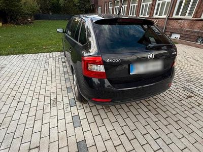 Schwarz Gebraucht 2014 Skoda Rapid Kleinwagen | 6.200 €