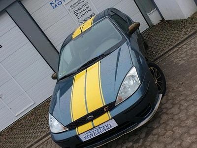Usata Ford Focus ST-Line 75 CV (55 kW) 2002 Verde Utilitaria