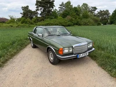 Gebraucht Mercedes 230 136 PS (100 kW) 1982 Grün Limousine