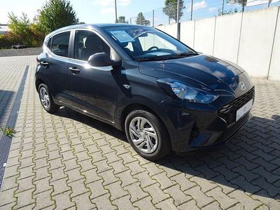 Neu Hyundai i10 63 PS (46 kW) 2025 Grau Kleinwagen