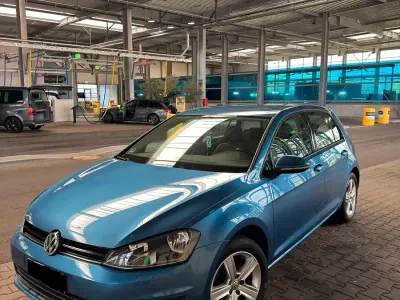 Używany VW Golf VII Edition 86 KM (63 kW) 2014 Niebieski Sedan/Limuzyna