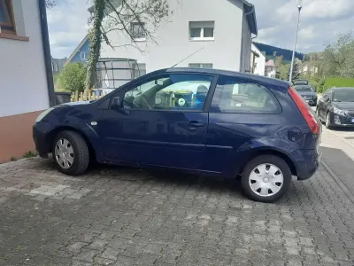 Gebraucht Ford Fiesta 60 PS (44 kW) 2008 Blau Kleinwagen