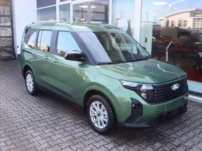 Neu Ford Tourneo Courier Titanium 125 PS (91 kW) 2026 Bursting green metallic Van / Kleinbus