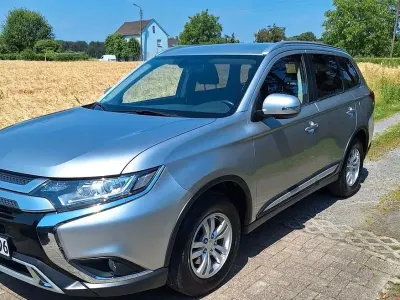Gebraucht Mitsubishi Outlander Diamant Edition 150 PS (110 kW) 2018 Silber SUV