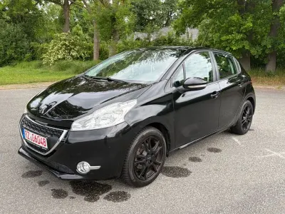 Gebraucht Peugeot 208 Active 68 PS (50 kW) 2014 Schwarz Kleinwagen