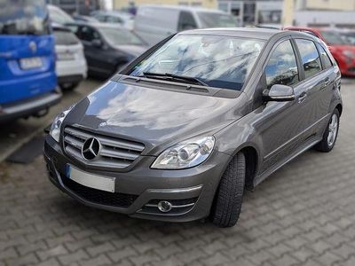 Gebraucht Mercedes B180 109 PS (80 kW) 2011 Grau Van / Kleinbus