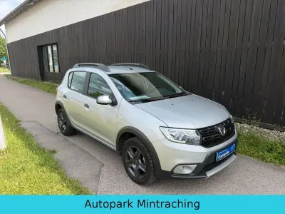 Gebraucht Dacia Sandero Celebration 90 PS (66 kW) 2017 Silber Limousine
