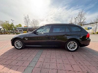 Gebraucht BMW 318 143 PS (105 kW) 2011 Schwarz Kombi
