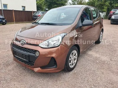 Gebraucht Hyundai i10 67 PS (49 kW) 2019 Braun Kleinwagen