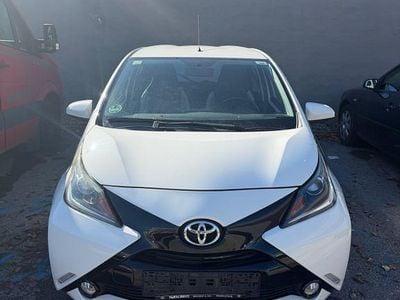Gebraucht Toyota Aygo X-play 69 PS (50 kW) 2014 Weiß Kleinwagen