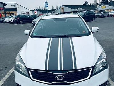 Gebraucht Kia Ceed 115 PS (84 kW) 2011 Weiß Kleinwagen