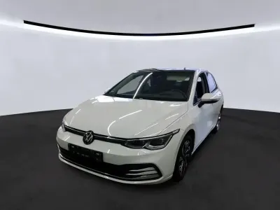 Gebraucht VW Golf VIII Active 150 PS (110 kW) 2022 Weiß Limousine