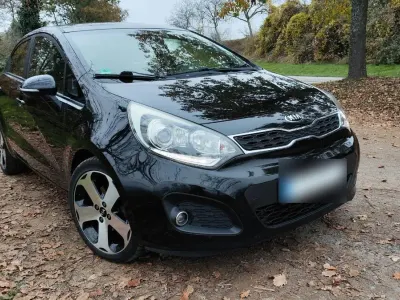 Gebraucht Kia Rio Spirit 90 PS (66 kW) 2013 Schwarz Limousine