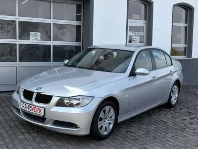 Gebraucht BMW 318 129 PS (94 kW) 2005 Titansilber metallic Limousine