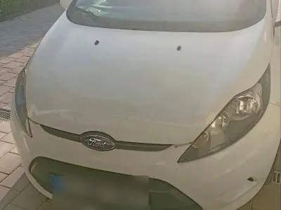 Gebraucht Ford Fiesta 82 PS (60 kW) 2011 Weiß Kleinwagen