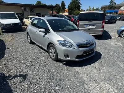 Gebraucht Toyota Auris Hybrid Life 99 PS (72 kW) 2011 Silber Limousine