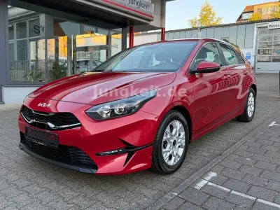 Używany Kia Ceed Edition 7 120 KM (88 kW) 2022 Czerwony Hatchback