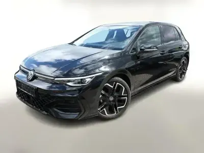 Gebraucht VW Golf VIII R-line 150 PS (110 kW) 2024 Mythosschwarz metallic (metallic) Limousine