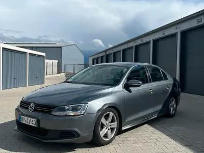 Używany VW Jetta 105 KM (77 kW) 2011 Srebrny Sedan/Limuzyna
