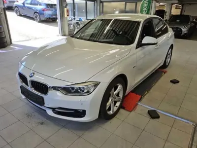 Gebraucht BMW 320 Sport Line 184 PS (135 kW) 2012 Weiß Limousine