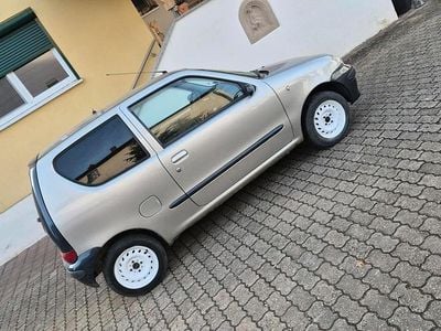 Second-hand Fiat Seicento 54 CP (39 kW) 2000 Argintiu Hatchback