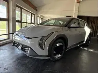 Neu Kia EV4 150 kW (204 PS) 2026 Grau (wofgrau metallic) Limousine