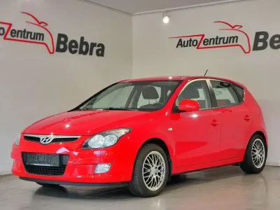 Gebraucht Hyundai i30 Comfort 126 PS (92 kW) 2010 Rot Kleinwagen