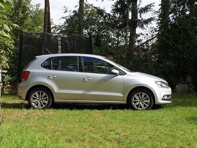 Silber Gebraucht 2015 VW Polo Limousine | 9.900 € (Fairer Preis)