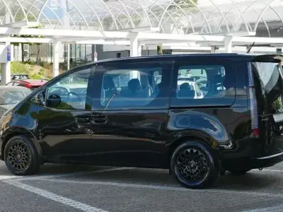Gebraucht Hyundai Staria Trend 177 PS (130 kW) 2024 Abyss black Van / Kleinbus