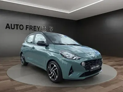 Gebraucht Hyundai i10 Trend 84 PS (61 kW) 2023 Mangrove green Kleinwagen