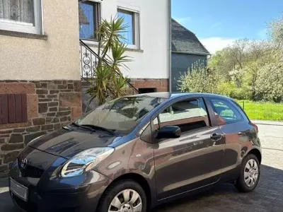 Brugt Toyota Yaris Cool 101 HK (74 kW) 2009 Grå Hatchback