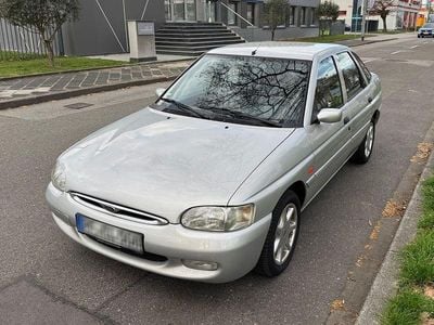 Occasion Ford Escort Ghia 90 PK (66 kW) 1998 Zilver Sedan